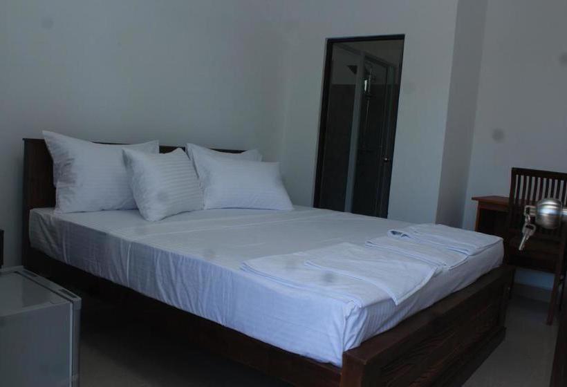 Kings Gate Airport Transit Hotel Katunayaka Buitenkant foto